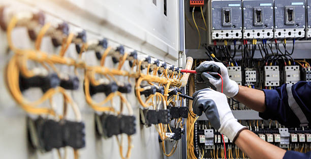Professional Electrician technician working in Annetta, TX